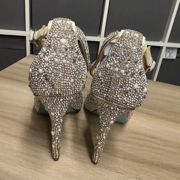 Betsey Johnson SB Sage Elegant Silver Peep Toe Heels with Rhinestones and Pearls - Picture 5 of 9